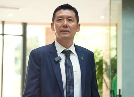 媒体人:杨晨曾两次给王钰栋颁奖,都是杨晨自己主动提出